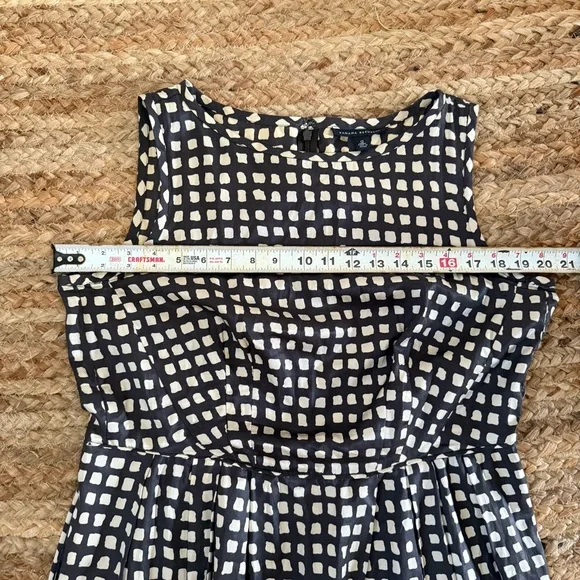 Banana Republic Size 12 Brown & Tan Geometric Silk Blend Dress w/ pleated front - Picture 5 of 8